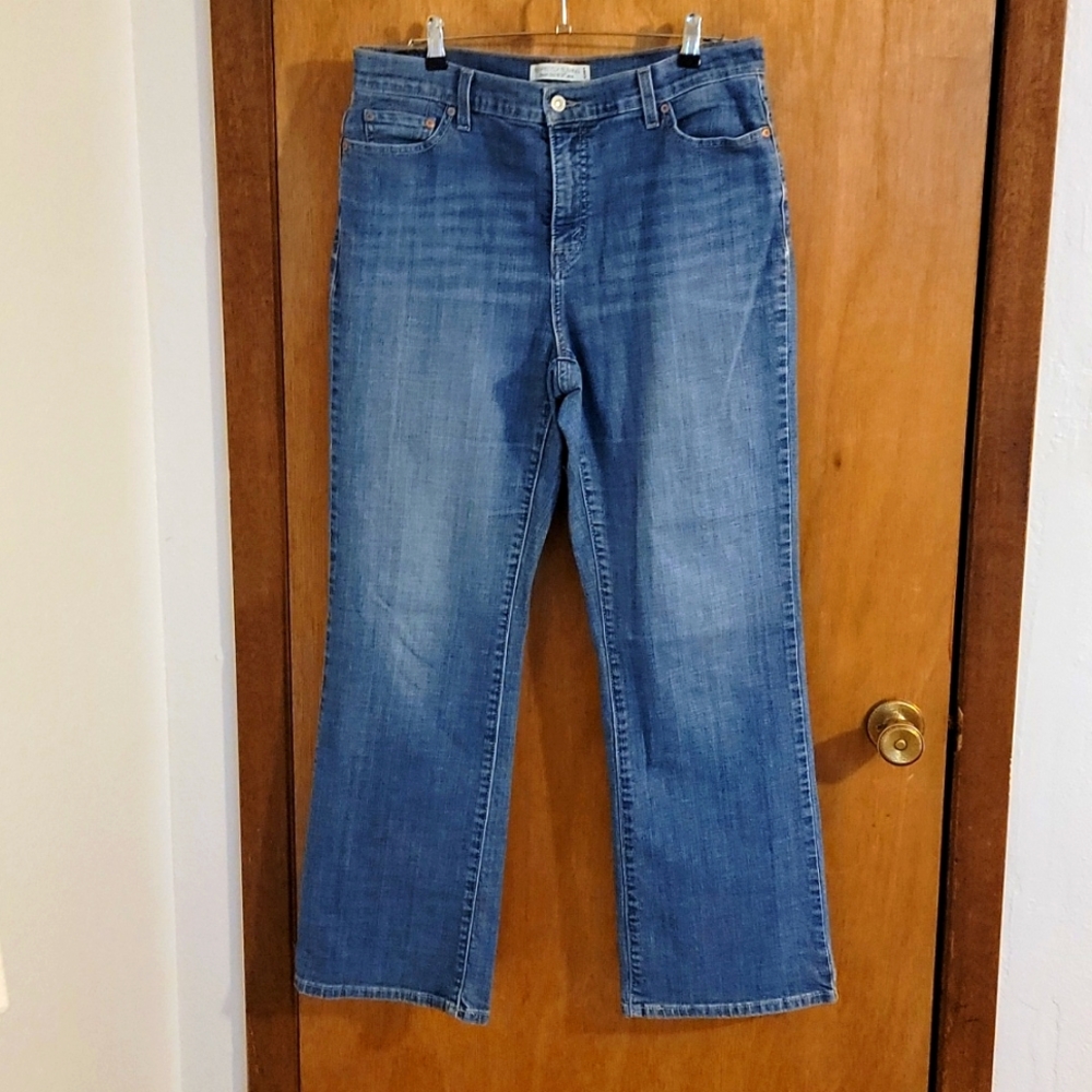 Levi Strauss Boot Cut 512 Perfectly Slimming Size 16 Jeans 👖